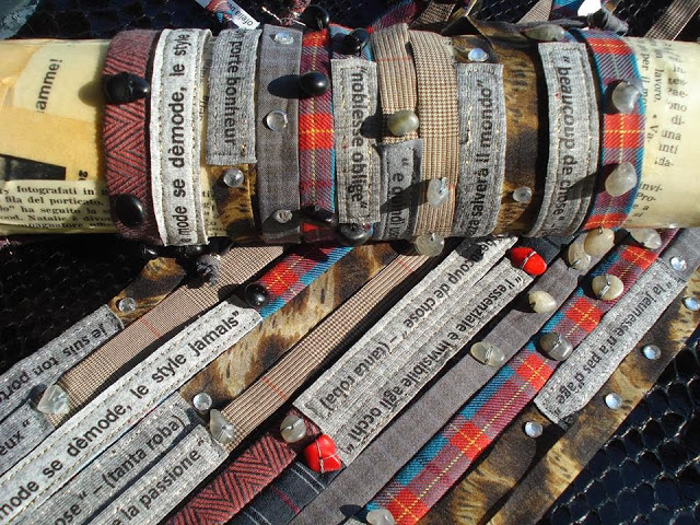 ofelia beltrame , bracciali in tessuti vintage con messaggi scritti, ruban porte bonheur