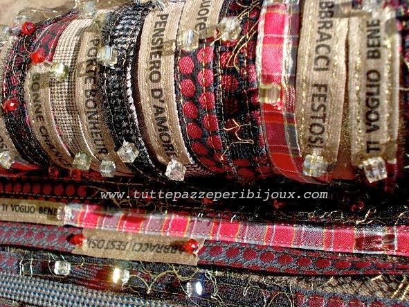Ofelia Beltrame, bracciali porte bonheur con tessuti vintage, medagliette con poesie