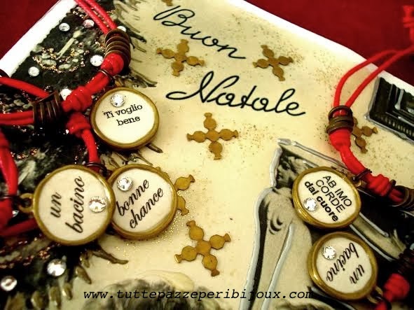ofelia beltrame, bracciali con medagliette con poesie e frasi